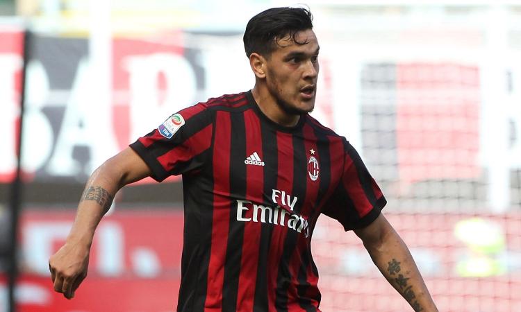 Milan, su Gustavo Gomez c'è anche il Cagliari