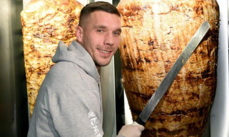 Momenti Di Gioia: ex Inter Podolski si dà al kebab e apre un negozio a Colonia