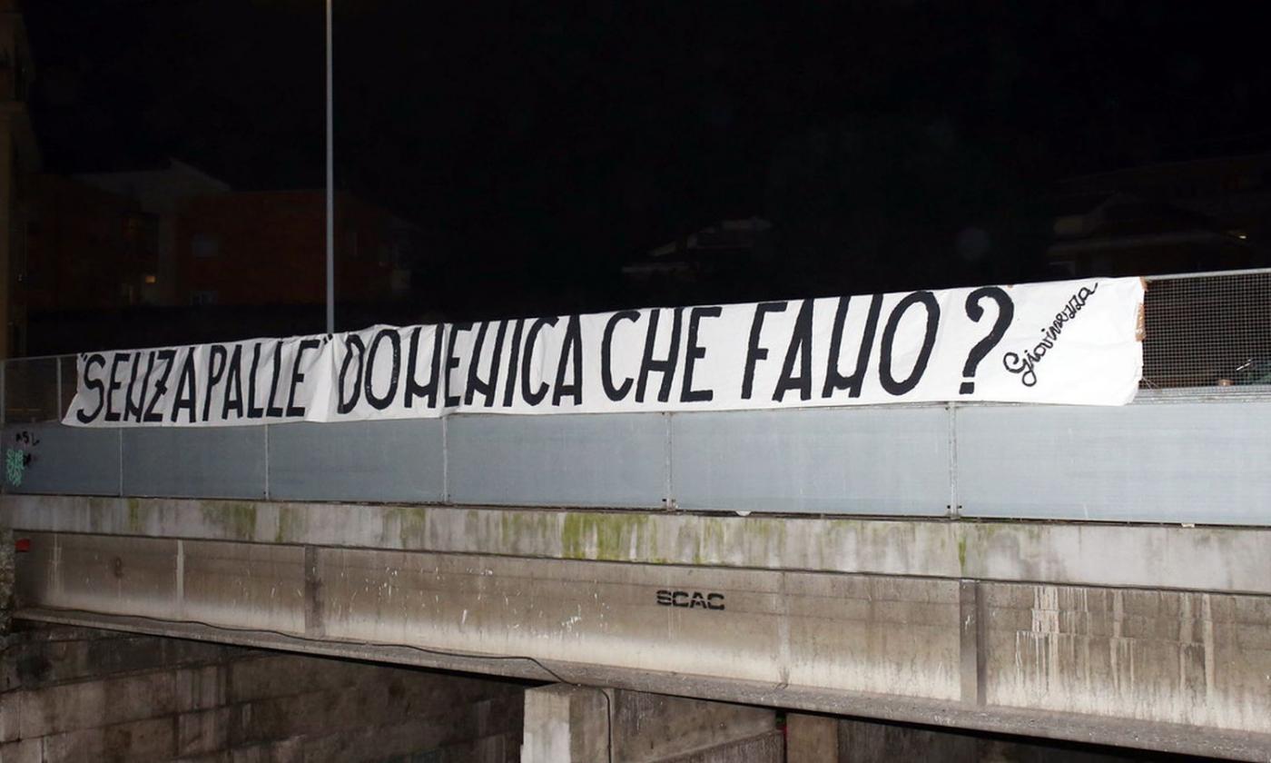 Roma, striscioni contro Pallotta e la squadra: 'Senza palle che famo?' 