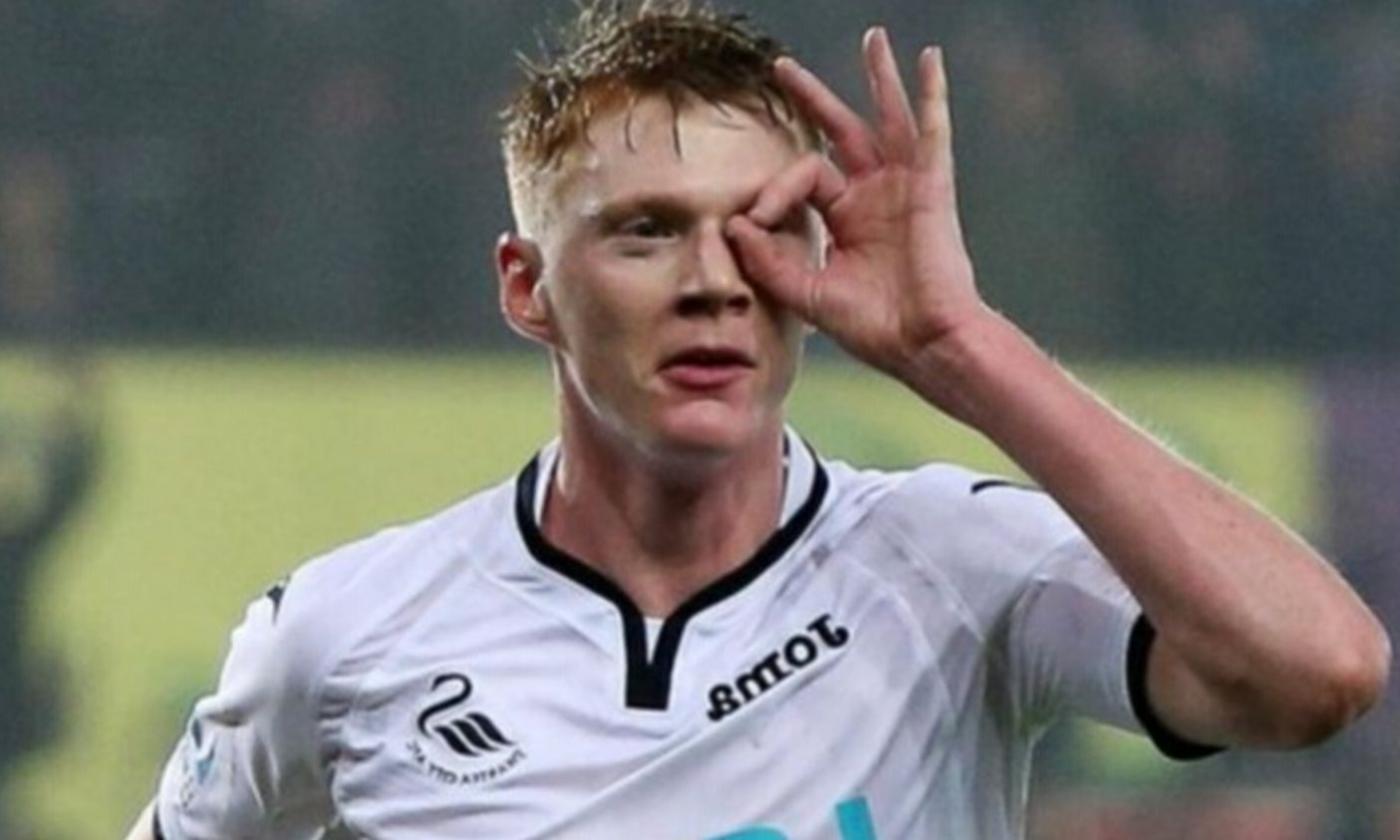 Swansea, incredibile Clucas: esulta simulando il logo di un sito porno dopo la doppietta all'Arsenal, ora rischia