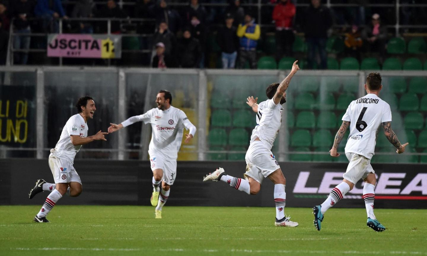 Serie B, Foggia a rischio nuova penalizzazione. Tommasi: 'Non c'è una bella situazione'