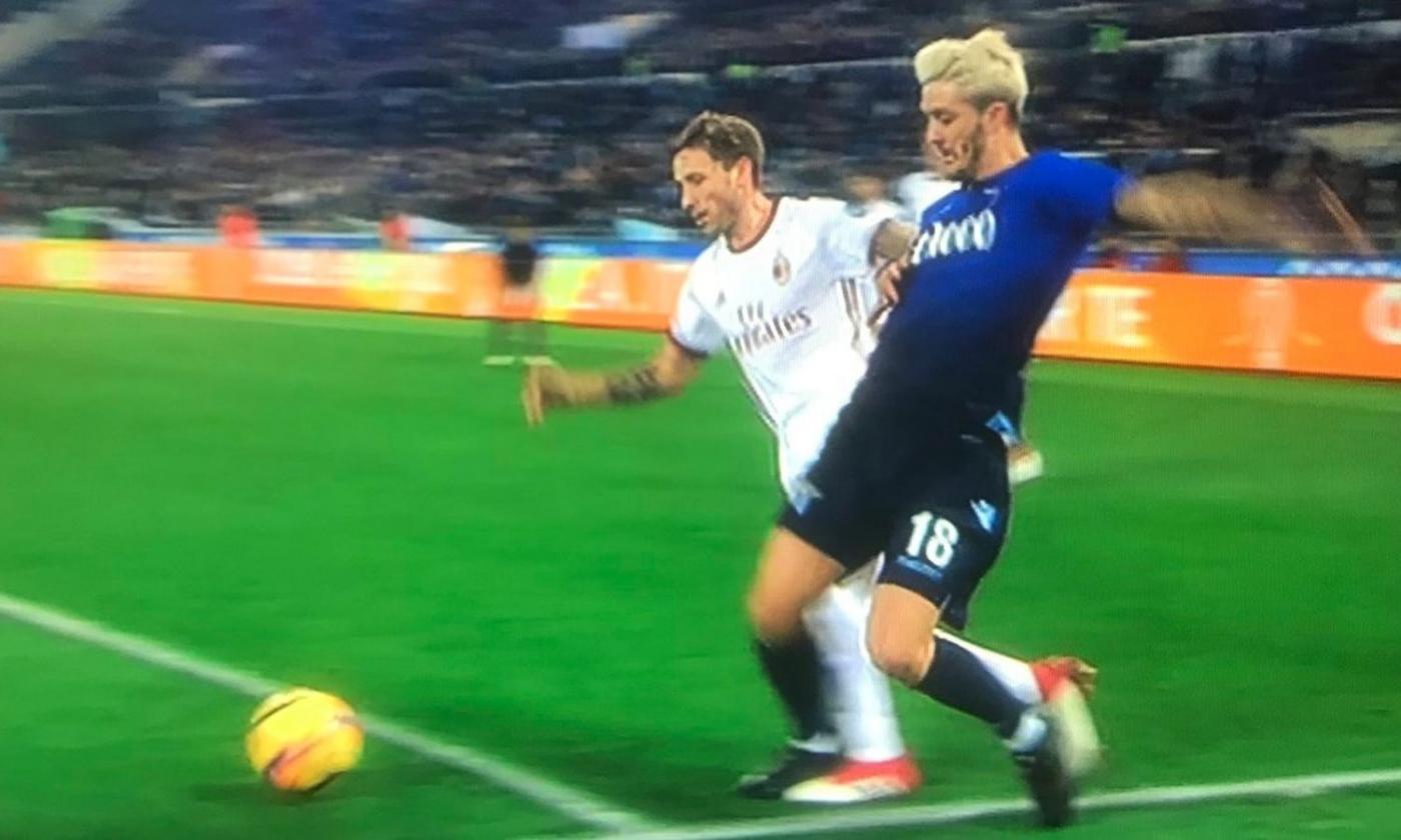 Lazio-Milan, rivivi la MOVIOLA: Luis Alberto chiede un rigore, ma il contatto è fuori area