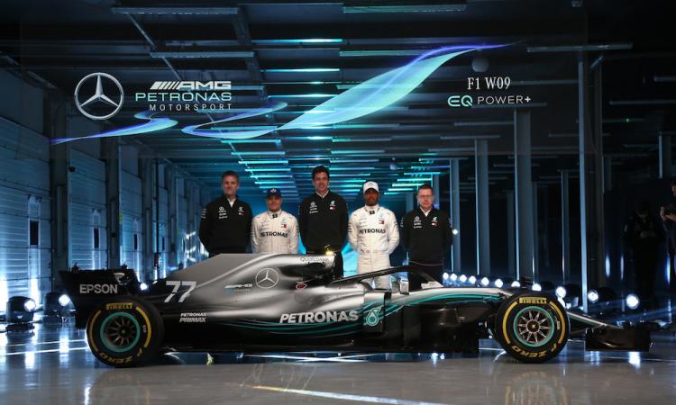 PIT STOP: Formula 1 2018, c'è Halo tra la Ferrari, la Mercedes e il mondiale