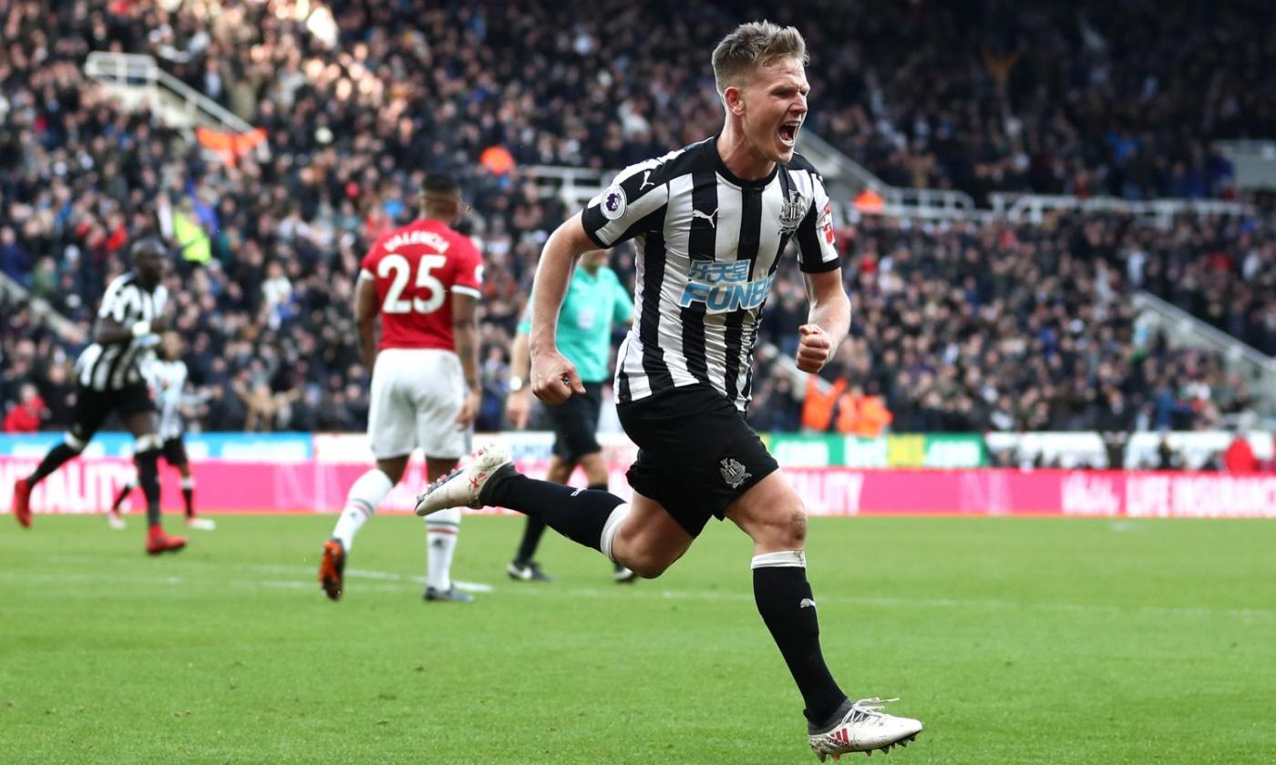 Newcastle, Howe scarica una bandiera