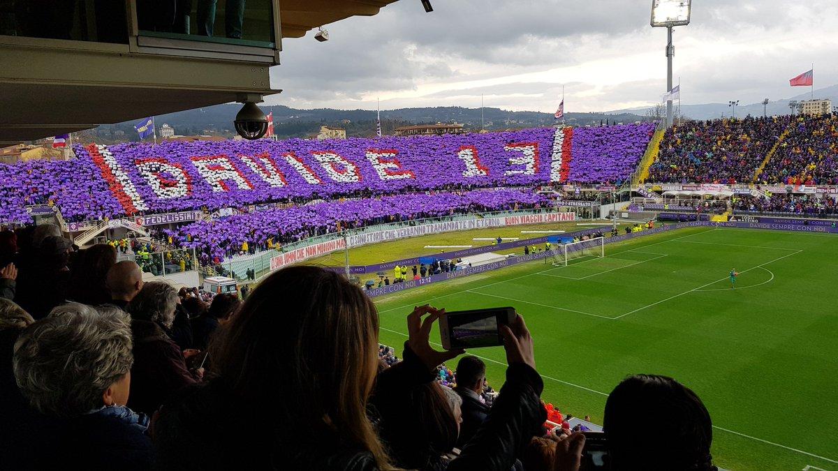 La coreografia per Davide Astori della Curva Fiesole. La FOTO