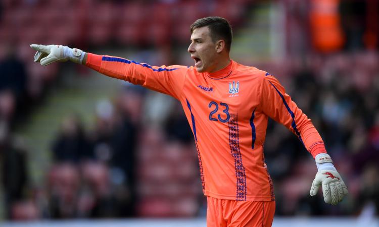 Napoli e Inter, per Lunin c'è speranza. Il papà: 'Col Real non è fatta, vuole giocare'