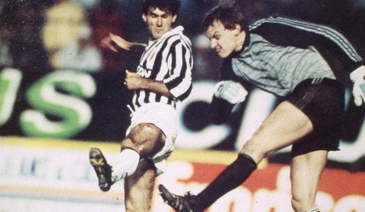 Juve, il gol del giorno è una magia di Briaschi VIDEO