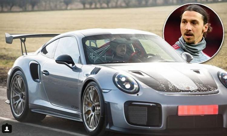PIT STOP: Ibrahimovic all'allenamento con la Porsche da 200mila euro FOTO