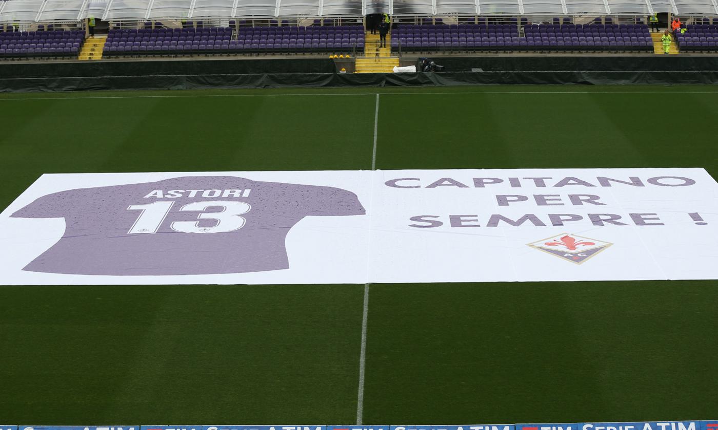 Photo: Fiorentina players, manager don Astori’s jersey for warmups