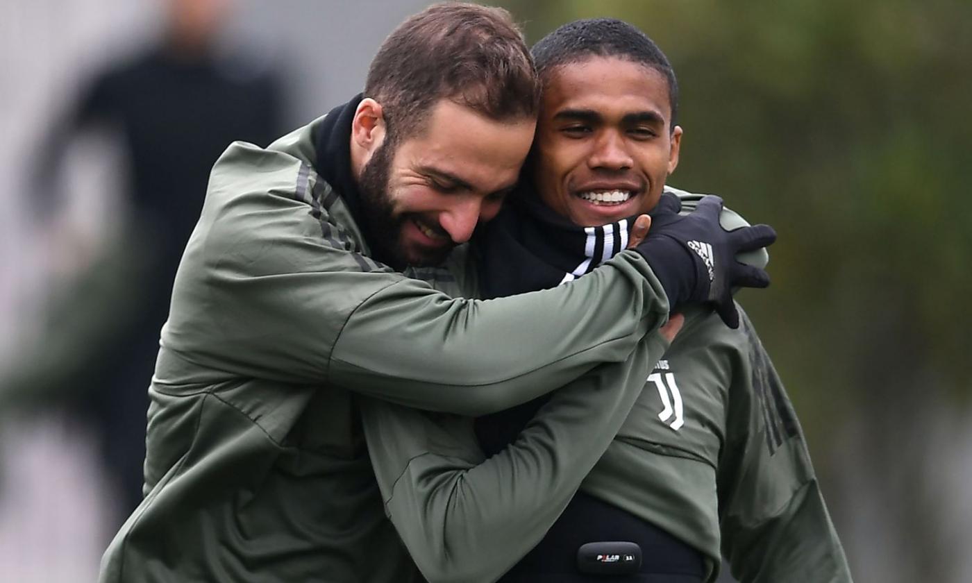 Juve, Douglas Costa saluta Higuain