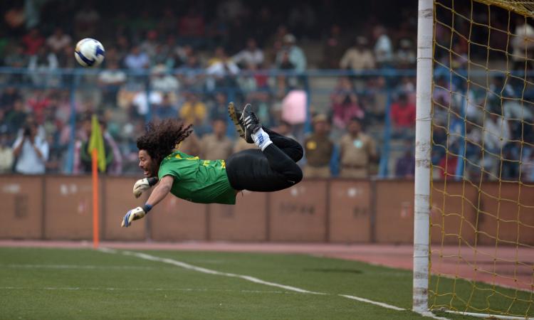 L'incredibile vita di René Higuita: tra carcere, cocaina, Escobar e scorpioni