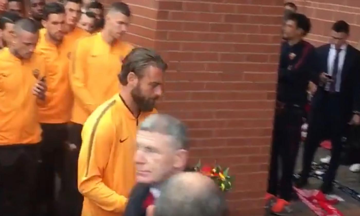 Roma, De Rossi omaggia le vittime della strage di Hillsborough