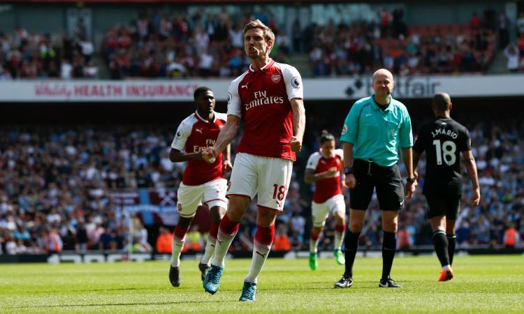 Arsenal, Monreal vicino alla Real Sociedad