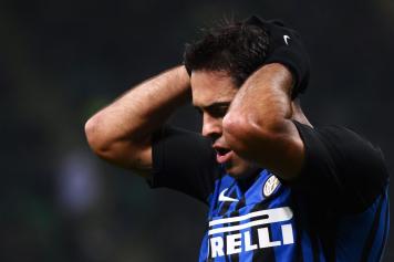 Eder Inter deluso mani testa