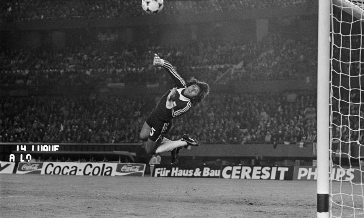 L'urlo del 'Pato' Fillol: 'Non mi fate paura'. Storia di un portiere mondiale