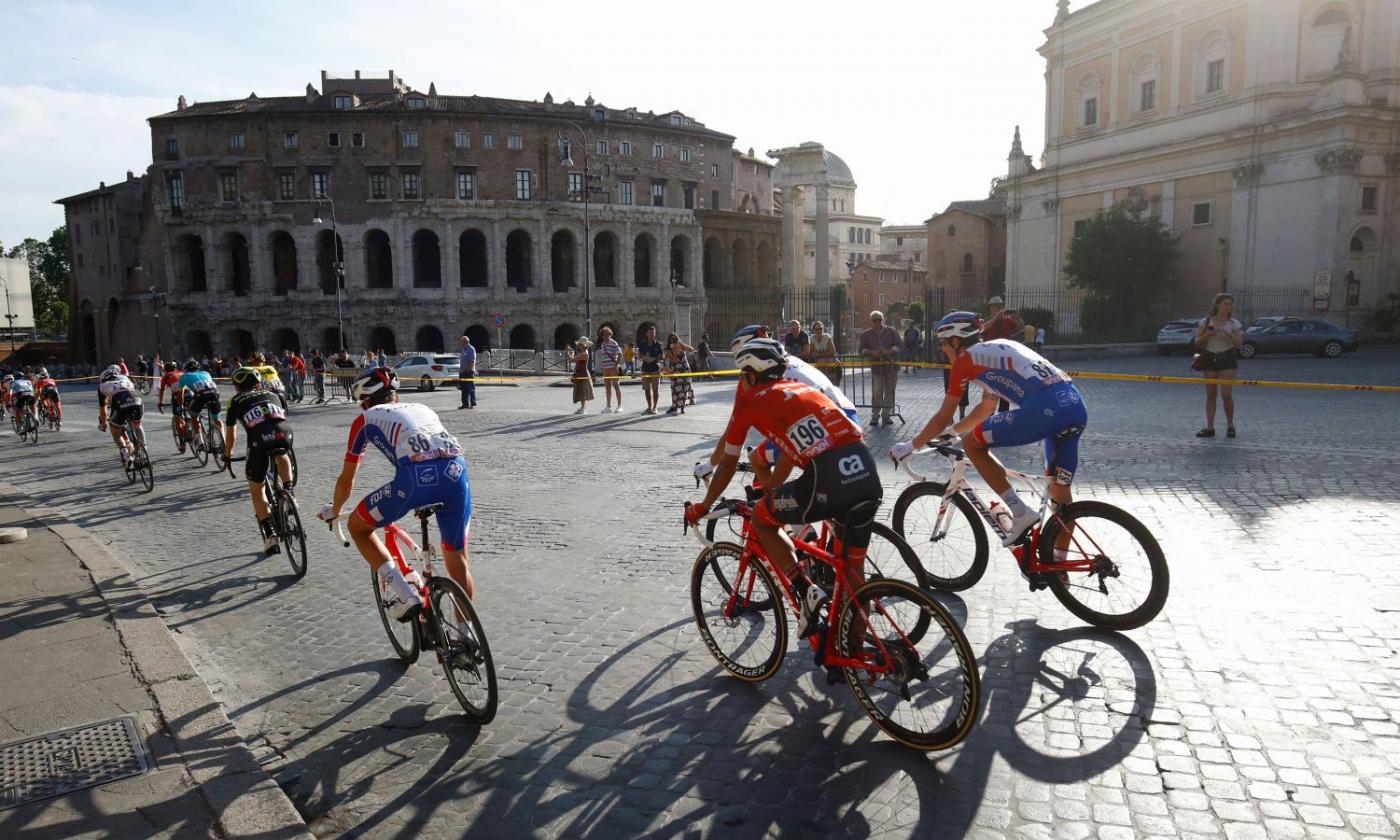 Anche col Giro d'Italia facciamo ridere l'Europa: buche, a Roma non si corre 