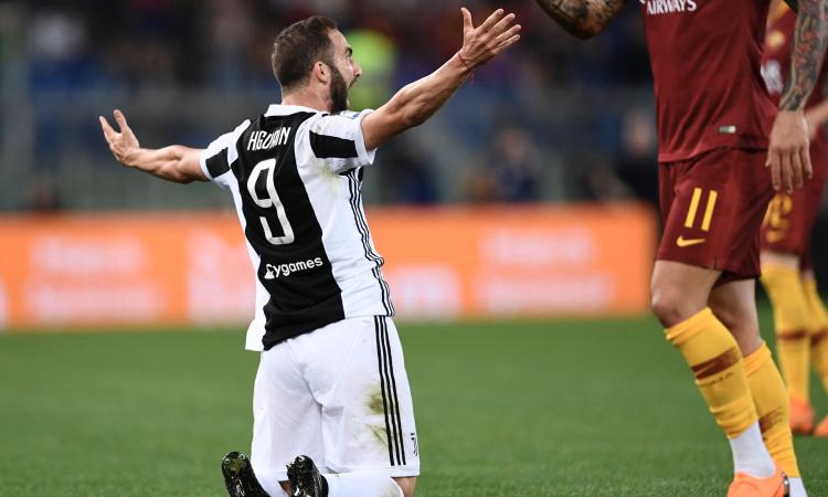 Juve, Nicola Higuain stuzzica il Napoli FOTO