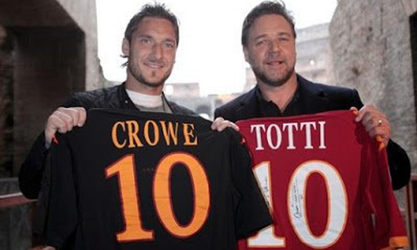 Roma, Russell Crowe corregge Klopp: 'Il Gladiatore gioca per i giallorossi!' FOTO