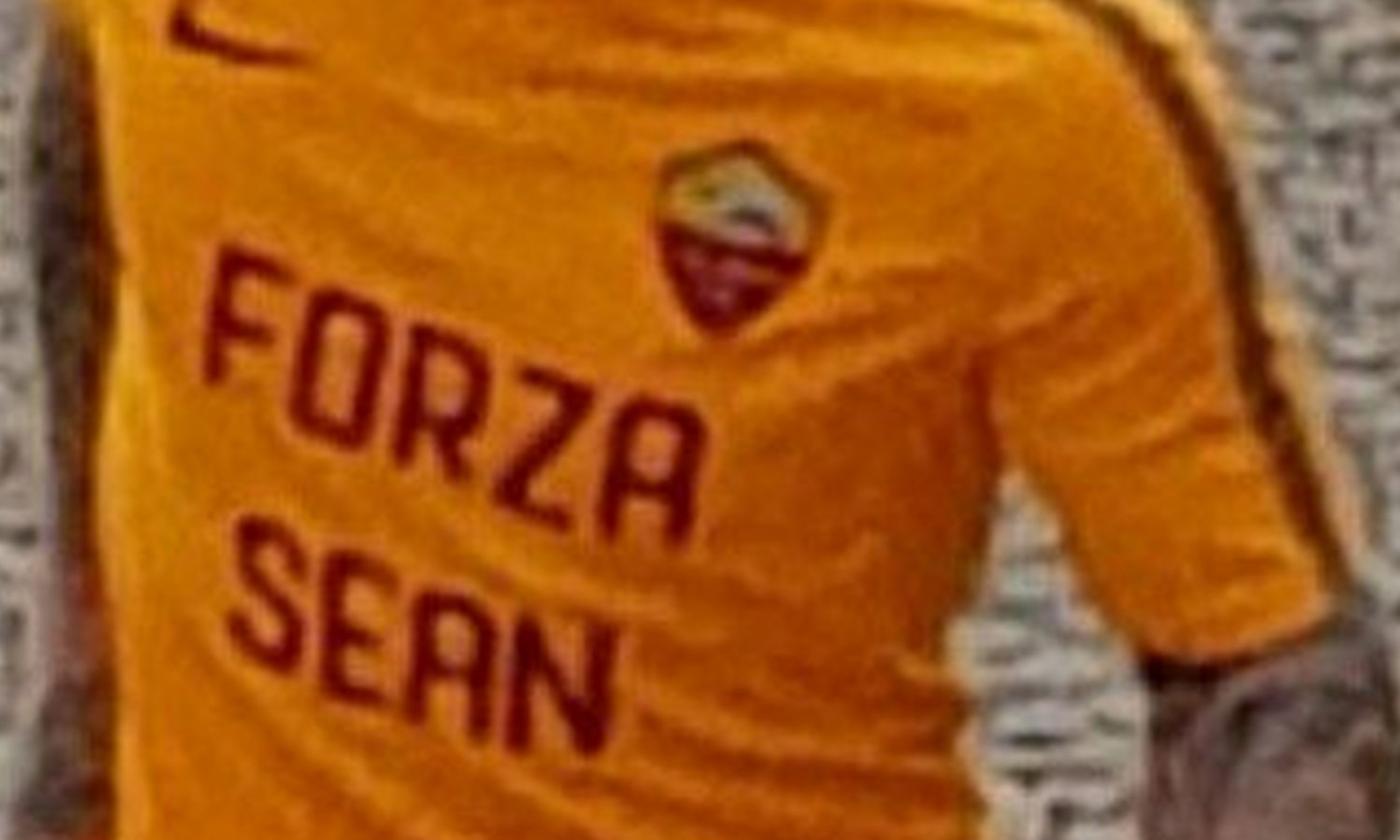 Roma warm up before Liverpool tie wearing shirt for Sean Cox