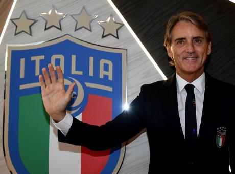 Mancini a Salvini: 'Aiutiamo i migranti e non minimizziamo il razzismo, giusto giocare la Supercoppa in Arabia'