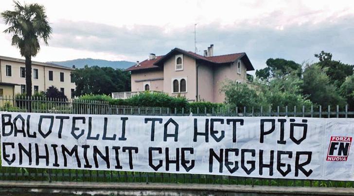 Forza Nuova contro Mario Balotelli: 'Sei più stupido che nero, rinuncia alle Ferrari!'