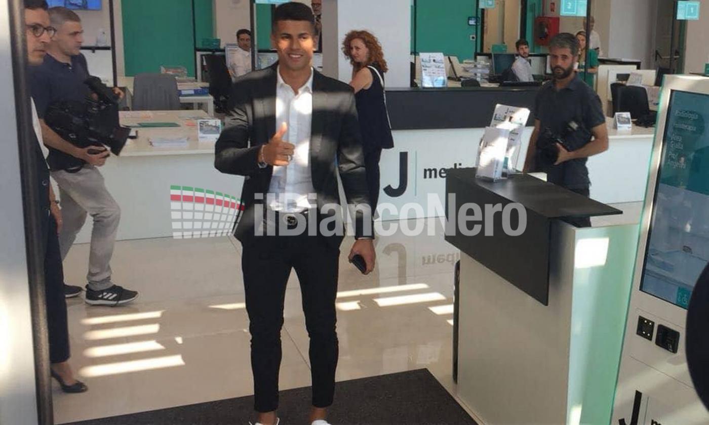 Douglas Costa dà il benvenuto a Cancelo: 'Sei in famiglia'. E Rafinha...