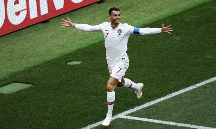 CR7 all'Al Nassr? Potrà comprarsi 100 Ferrari, 4 isole o... VIDEO CR7 all'Al Nassr? Potrà comprarsi 100 Ferrari, 4 isole o... VIDEO