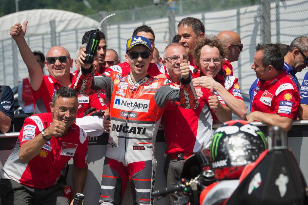 MotoGP: trionfa Lorenzo, podio per Dovizioso e Rossi. Marquez disastro!