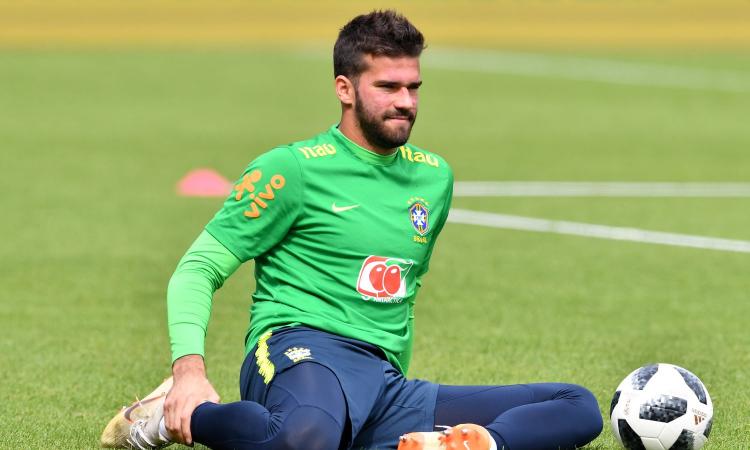 Dall'Inghilterra: nessun'offerta da 65 milioni per Alisson