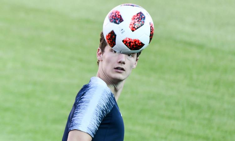 Juve su Pavard, ma la concorrenza è agguerrita: la richiesta dello Stoccarda