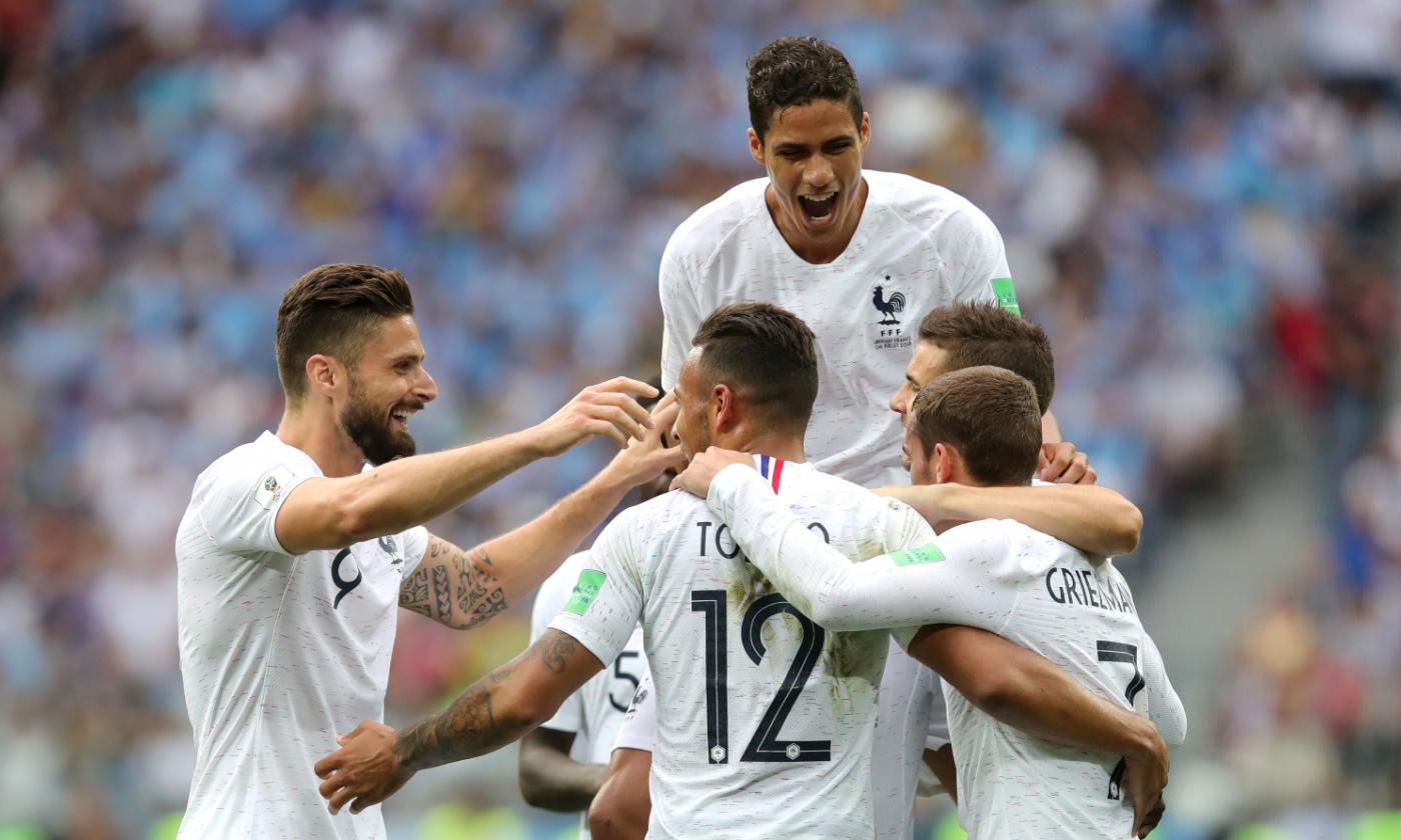 Varane e Griezmann in gol, la Francia batte l'Uruguay e vola in semifinale 