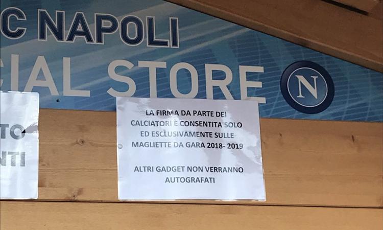 Napoli: autografi solo sulle maglie nuove, è giusto questo calcio moderno?
