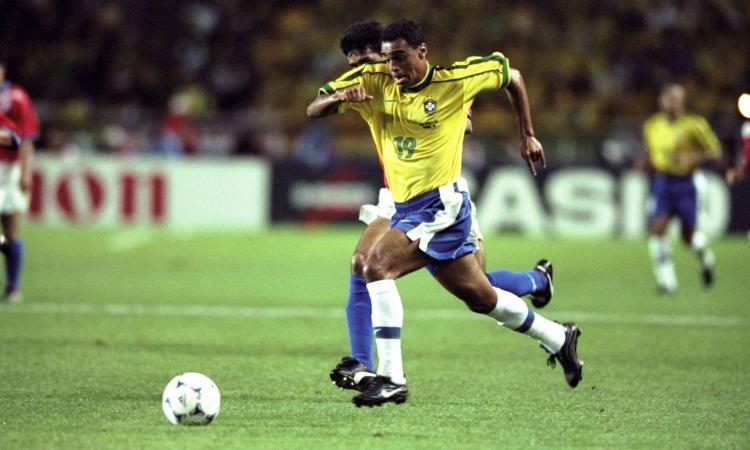 Denilson contro il Botafogo: 'Robben? E' una barzelletta, perché non Batman?'