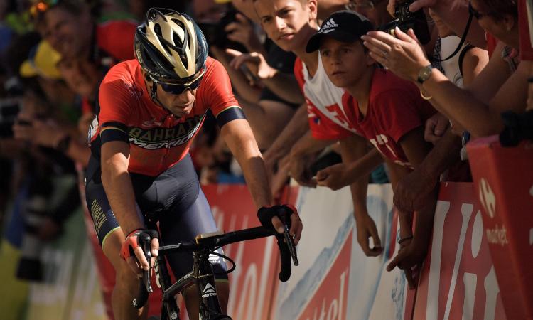 Nibali fatto cadere e costretto a ritirarsi dal Tour de France: VIDEO, di chi è la colpa?