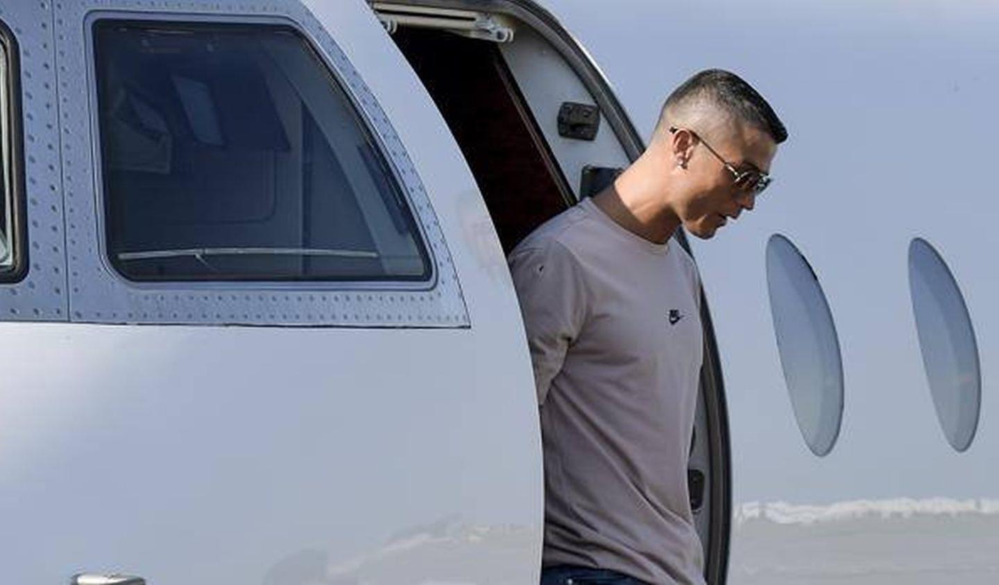 Ronaldo lands in Turin ahead of first training session with Sarri