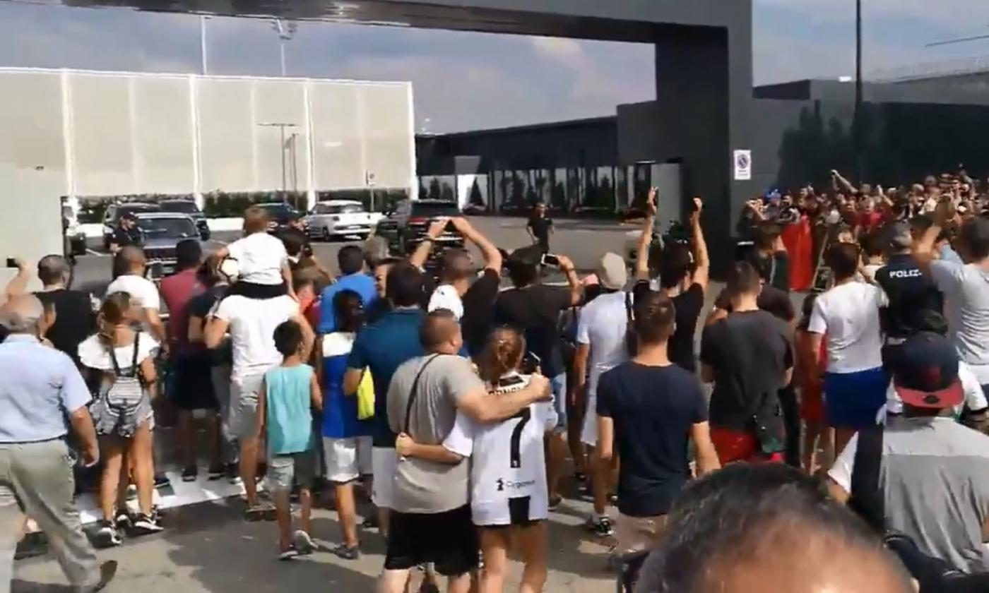 Juve quasi al completo alla Continassa, che entusiasmo! VIDEO 