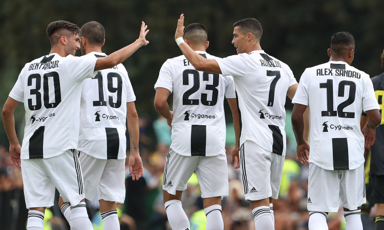 Juve, sequestrati centinaia di capi contraffatti a Pescara