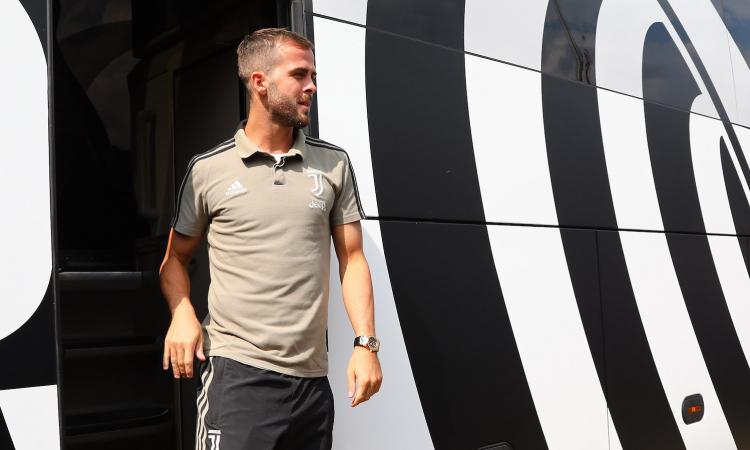 Pjanic: 'Allegri riuscirà a compattare il gruppo, la Juve tornerà in corsa per lo scudetto'