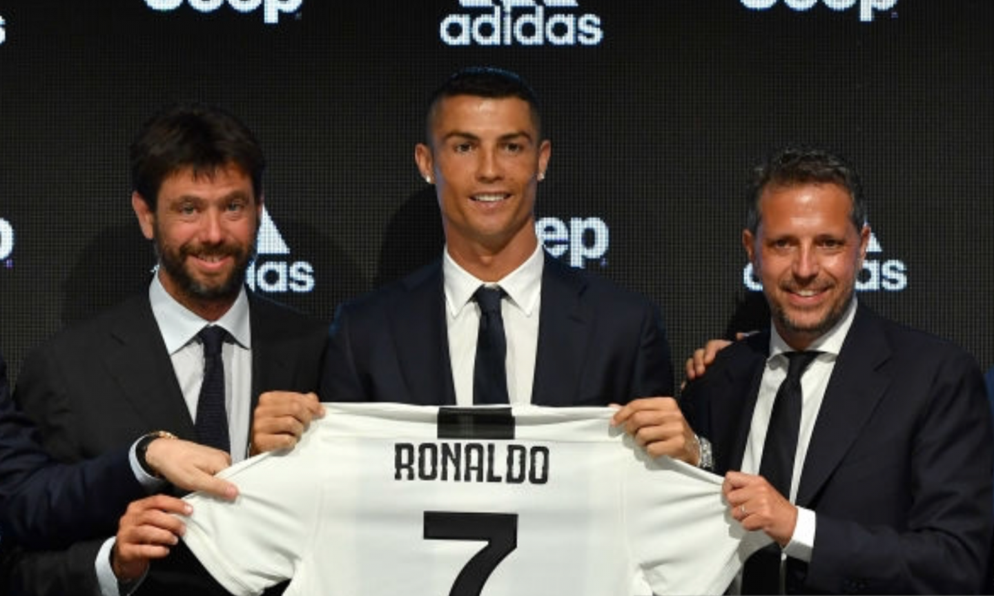 Ponte Morandi, anche la maglia di CR7 per l'asta di beneficenza 