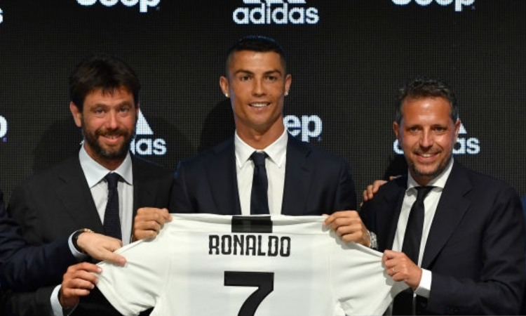 Ponte Morandi, anche la maglia di CR7 per l'asta di beneficenza