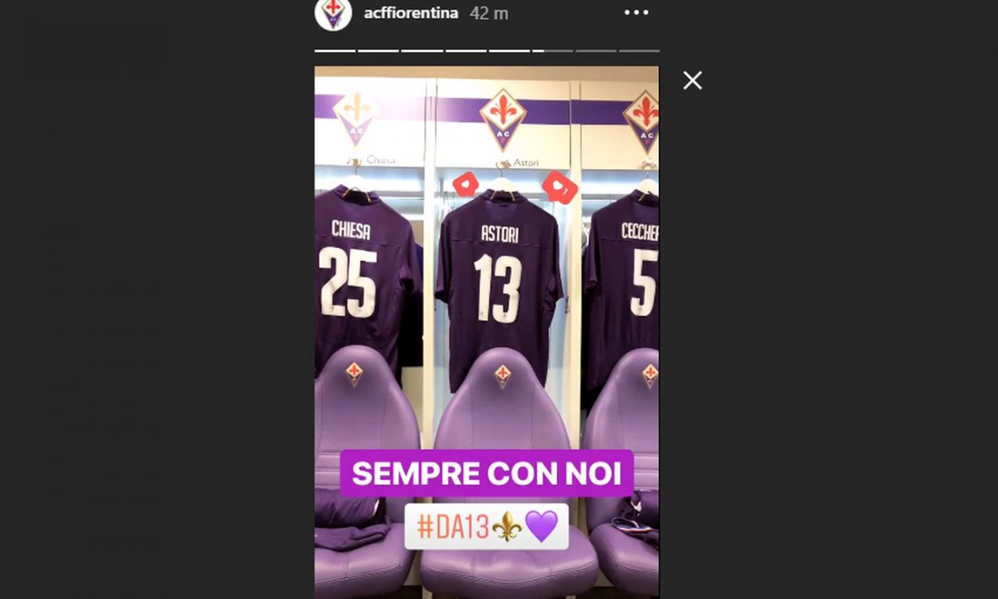 Fiorentina, c'è la maglia di Astori nello spogliatoio FOTO