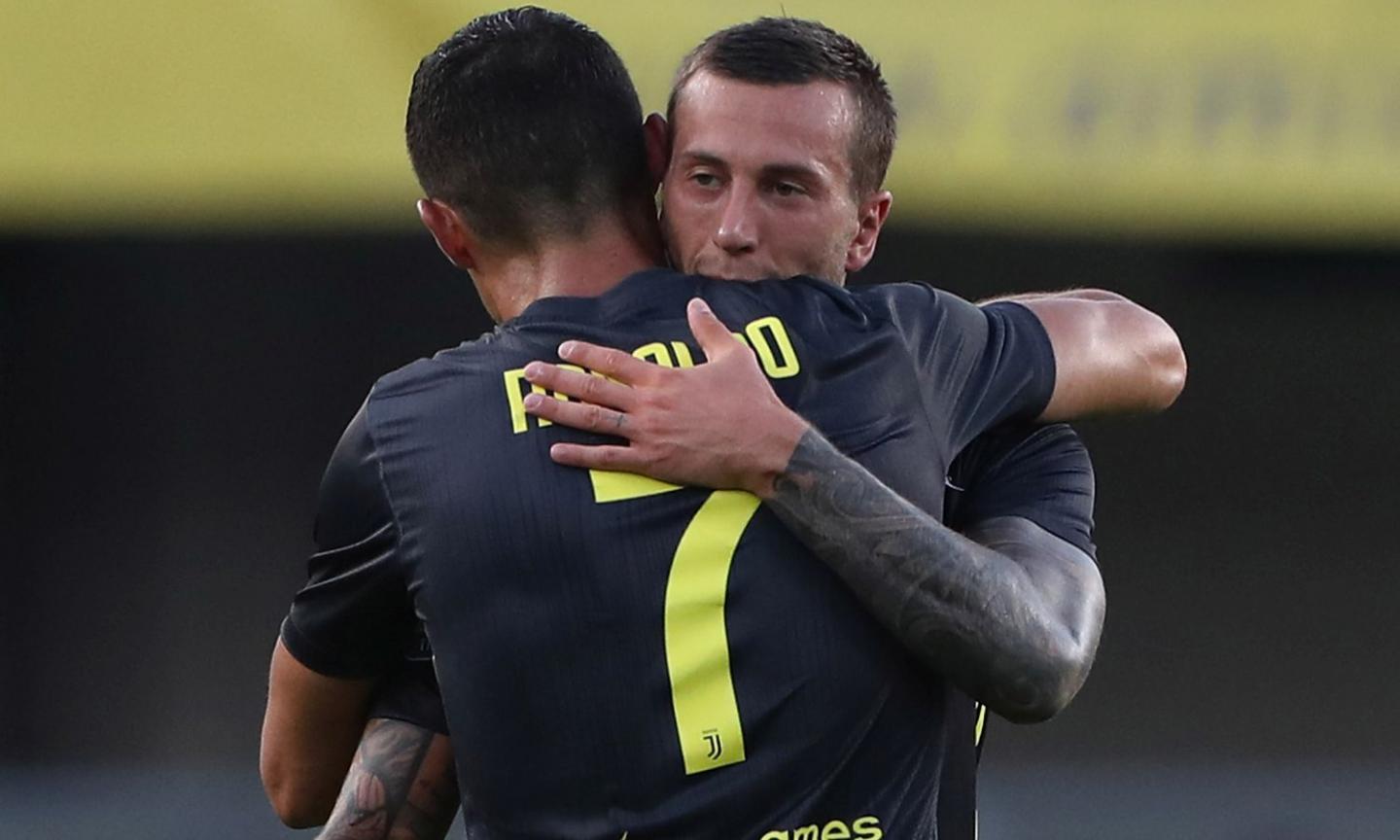 Juve, Ronaldo applauded at the Old Trafford during warm up training