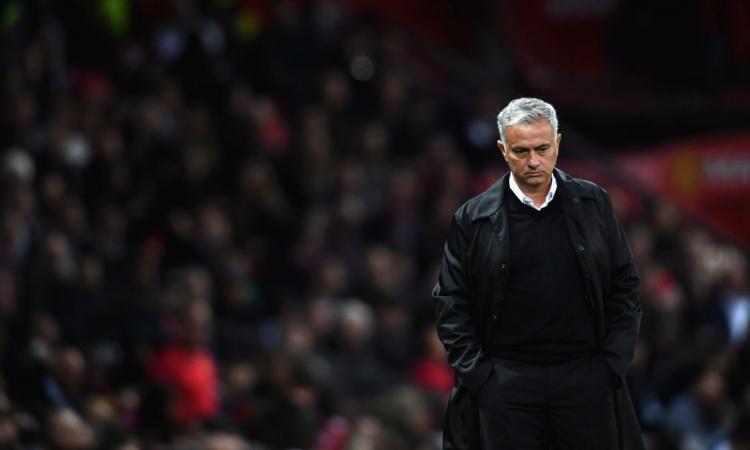 Mourinho, una caduta da Paperissima! VIDEO