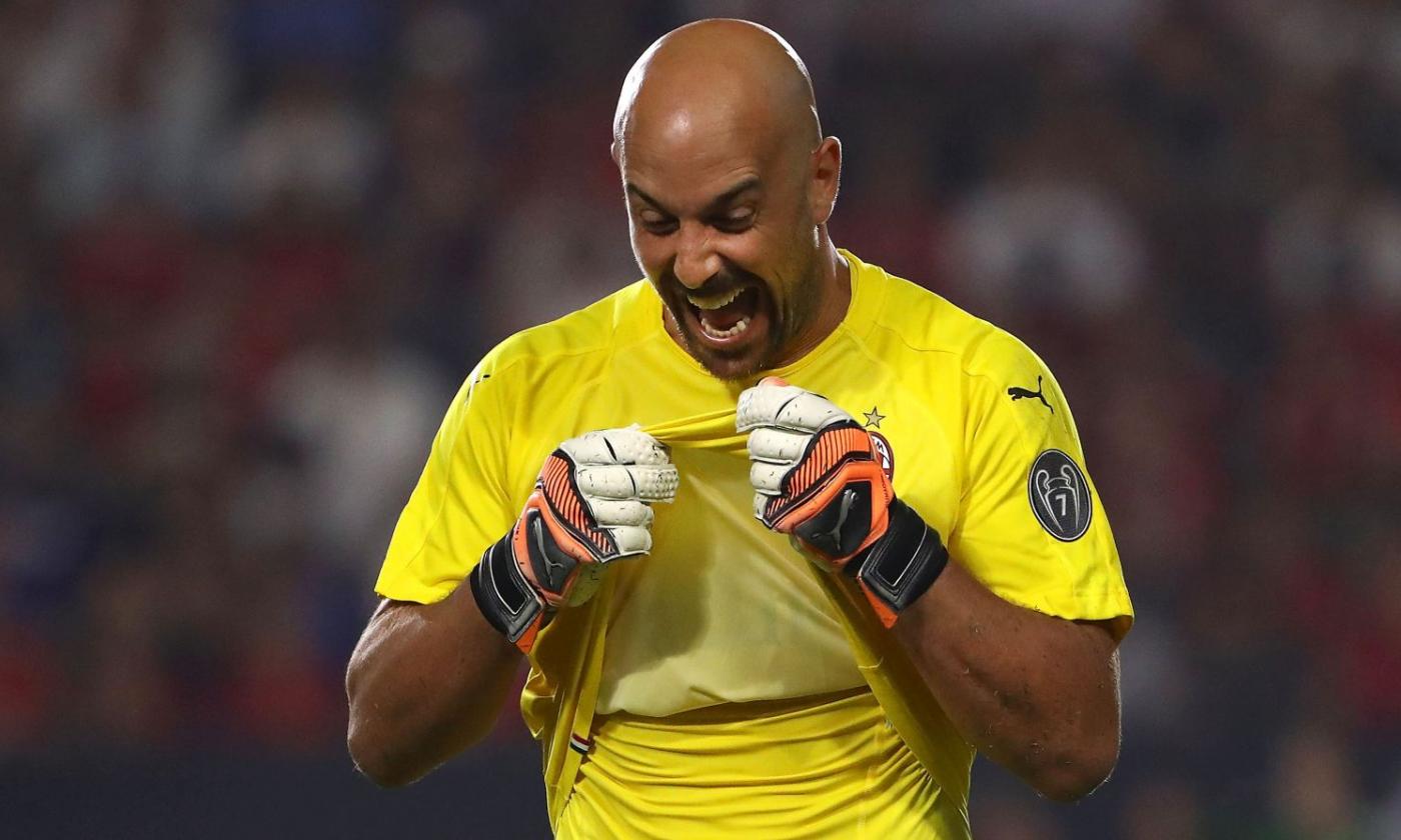 Napoli-Milan, ovazione per Reina