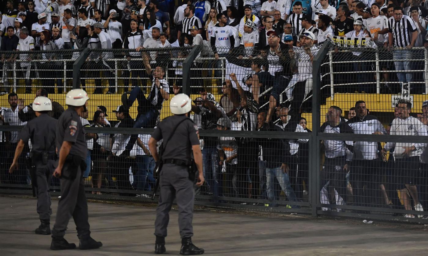 Santos-Independiente sospesa per scontri sugli spalti, Rodrygo accusa la Conmebol: 'Figli di p...' VIDEO