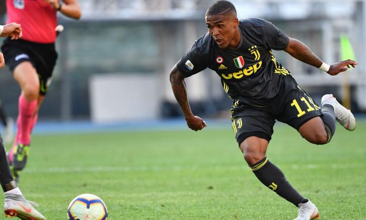 Juve, stangata per punire Douglas Costa: multa salatissima