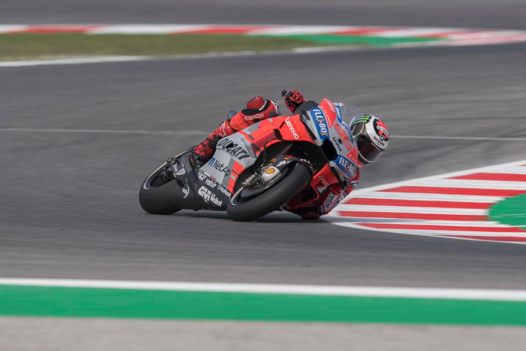 MotoGP: il ciclone Lorenzo si abbatte su Misano, pole e record! Cade Marquez, partirà quinto!