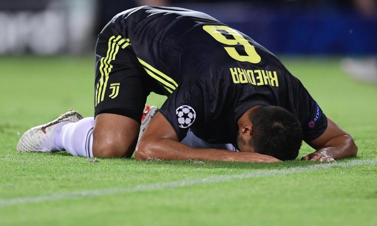 Juve, ennesimo infortunio: Khedira si fa male alla caviglia, c'è il comunicato
