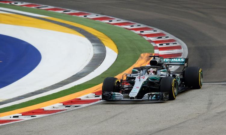 Formula 1, Singapore: Hamilton extraterrestre! Seconda fila per Vettel