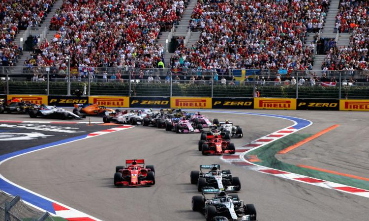 Formula 1, Russia: Hamilton, vittoria tra mille polemiche! Vettel è sempre più lontano